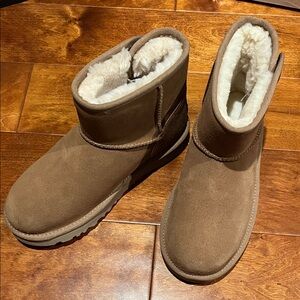 UGG K Jona Ankle Boots, New, fits size 6